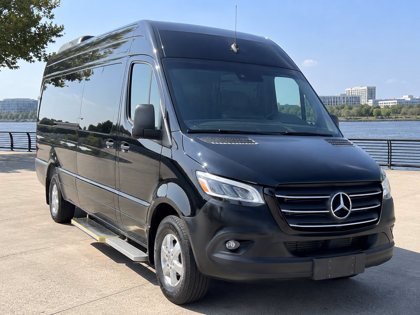 find the perfect transportation for your next airport transfer 4